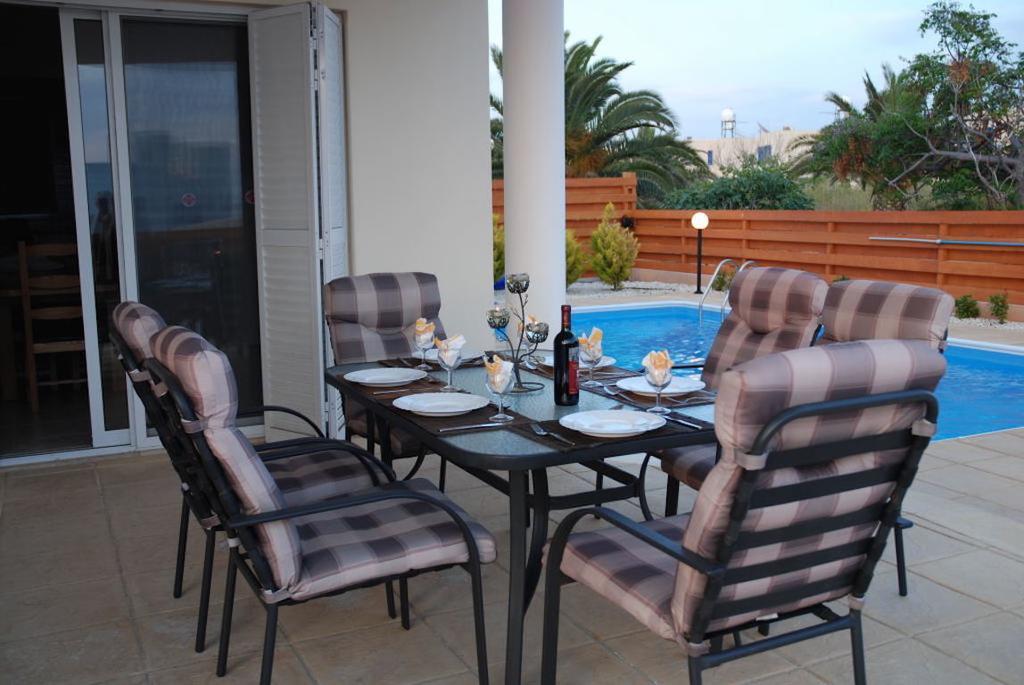 Villa Vista Paphos Exteriör bild